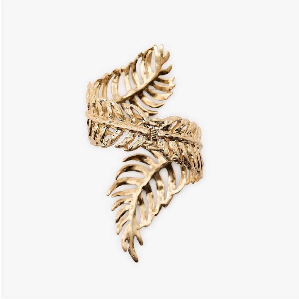 BNWT Zara Golden Areca Leaf Coiled Bracelet.
